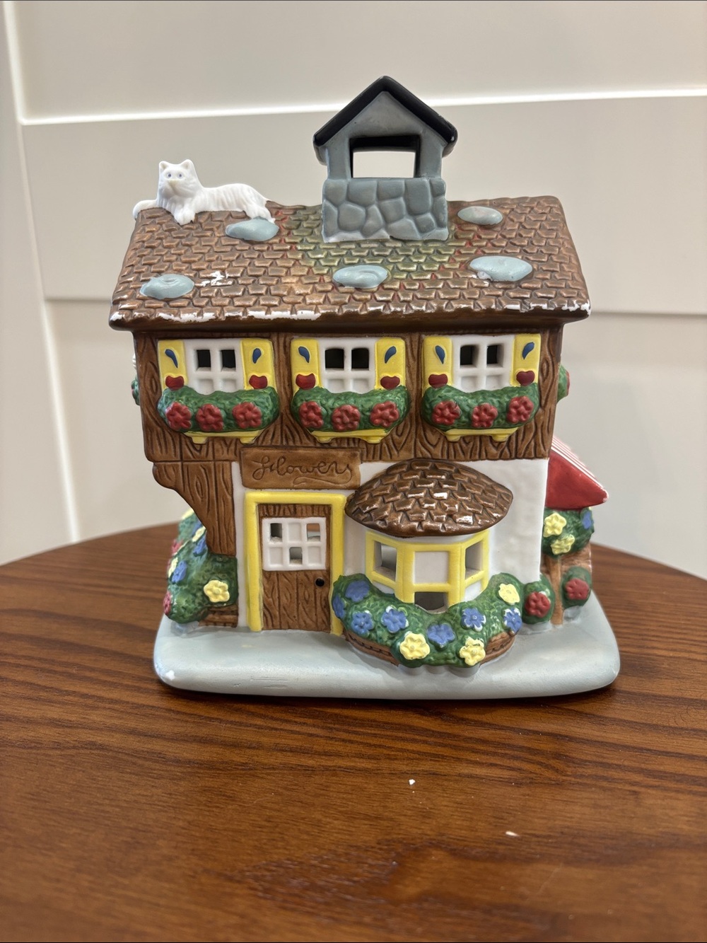 90s Tea Light Flower Shop with Cat